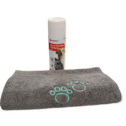 Szampon przeciwpasożytniczy dla psów i kotów o pojemności 200 ml oraz ręcznik z mikrofibry. AP-FL-519839-2350 animallparadise