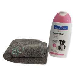 250ml de champô especial para cachorros com toalha em microfibra. AP-FR-172448-2350 Champô