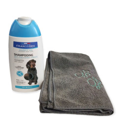 animallparadise 250 ml anti-bad odor shampoo with a dog towel. Shampoo